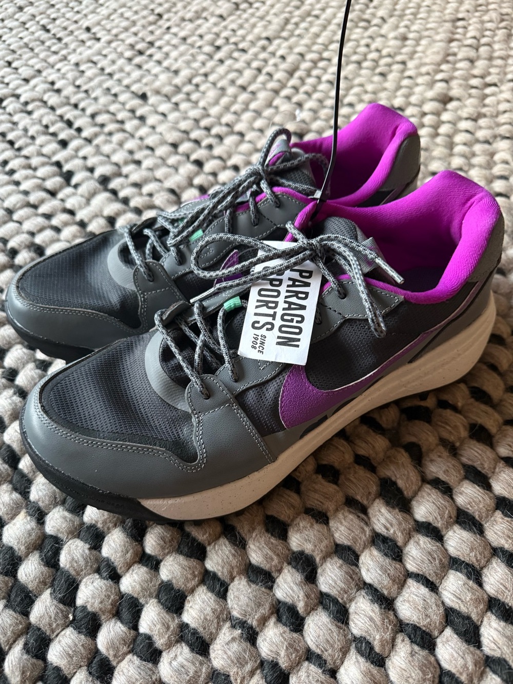 Nike ACG Lowcate - Smoke Grey- NWOT